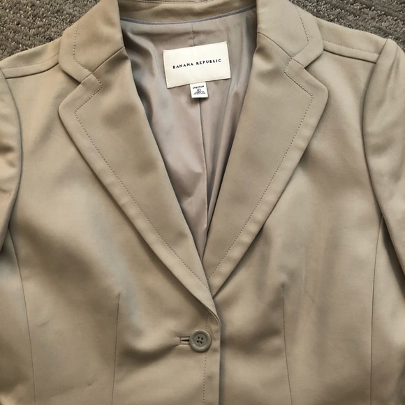 Banana Republic khaki blazer, Size 10 - Picture 2 of 3